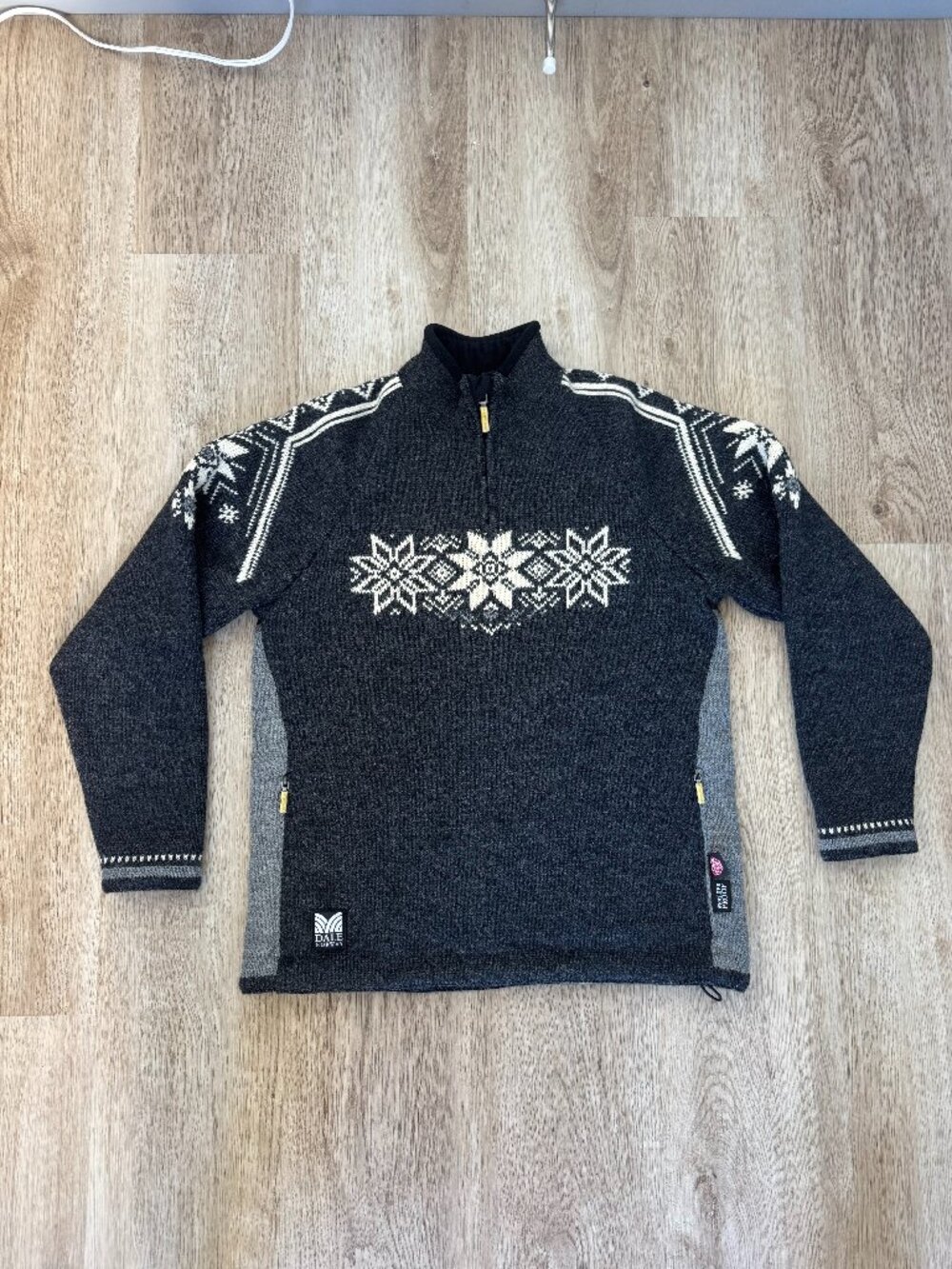 Dale of Norway WINDSTOPPER Gore Weatherproof Sweater (size M)